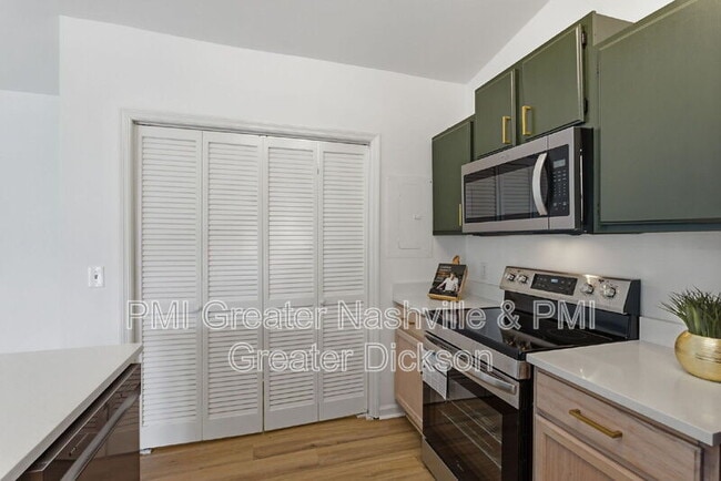 Building Photo - 3051 Casa Dr
