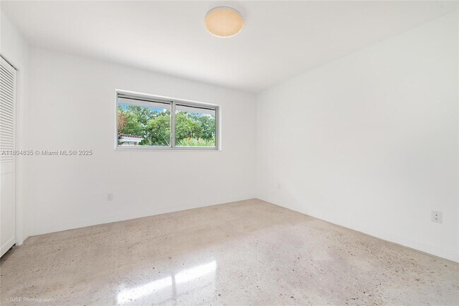 Building Photo - 15600 SW 79th Ave