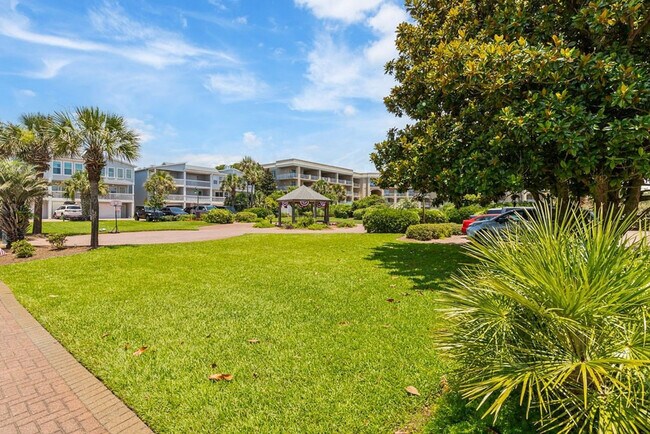 Building Photo - 100 S Spooky Ln