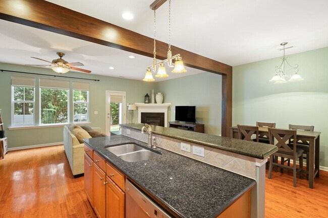 Building Photo - Beautiful 3-Bedroom Townhome in North Raleigh