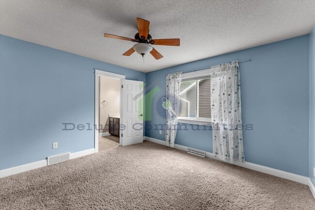 Building Photo - Beautiful Spacious 4 Bedroom Kentwood Home
