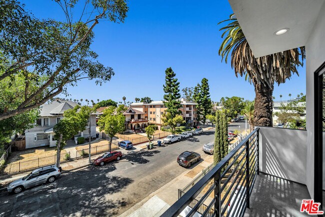 Building Photo - 1218 1/2 Magnolia Ave