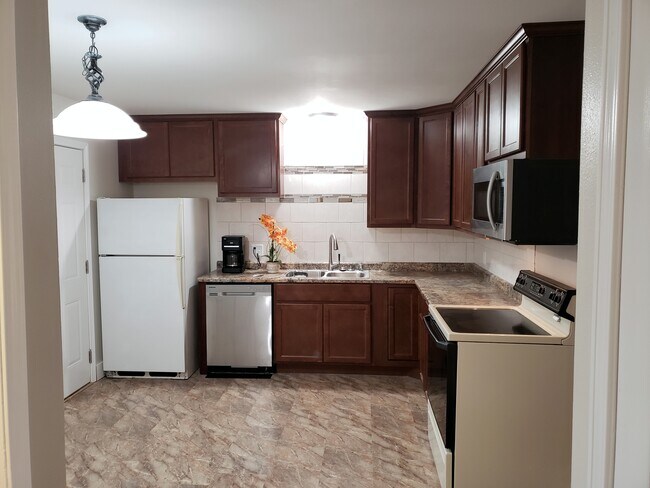 Primary Photo - 5825 Balsam Rd