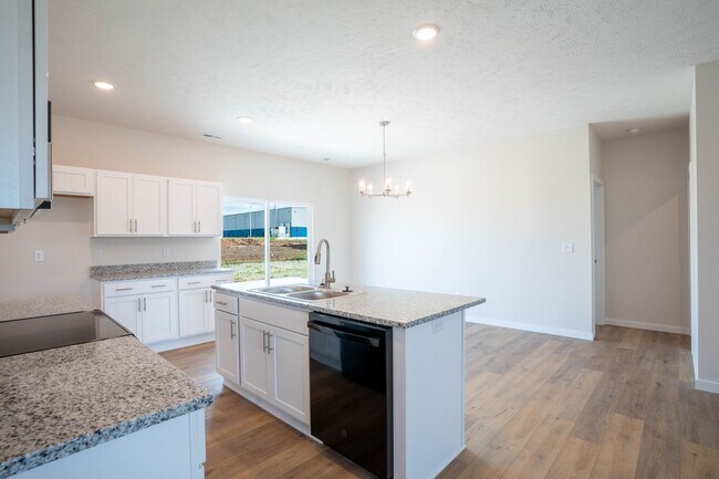 Building Photo - BRAND NEW 3 BEDROOM HOME - Mount Vernon, MO