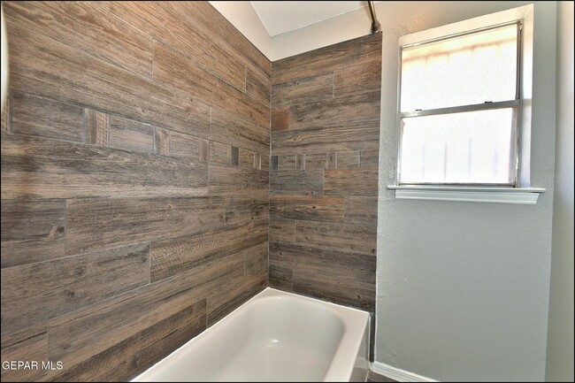 Building Photo - 6023 Bridalveil Dr