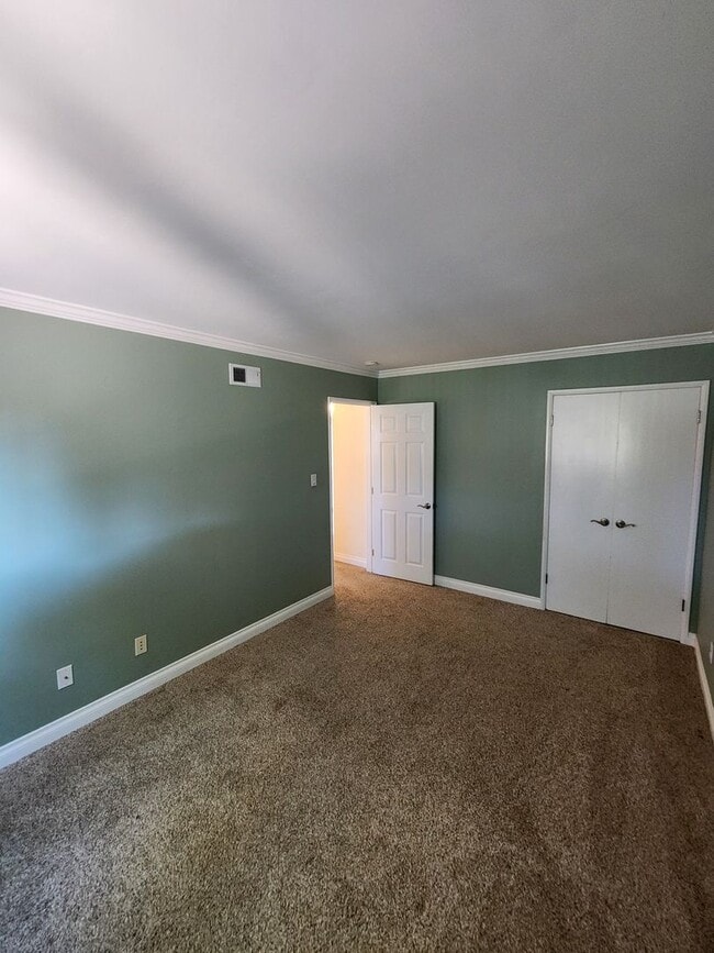 Building Photo - 3 Bed House in Clairemont with Canyon Views