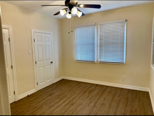 Building Photo - 2725 42nd St