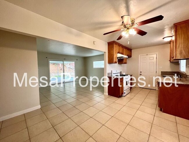 Building Photo - 557 Highlander Dr