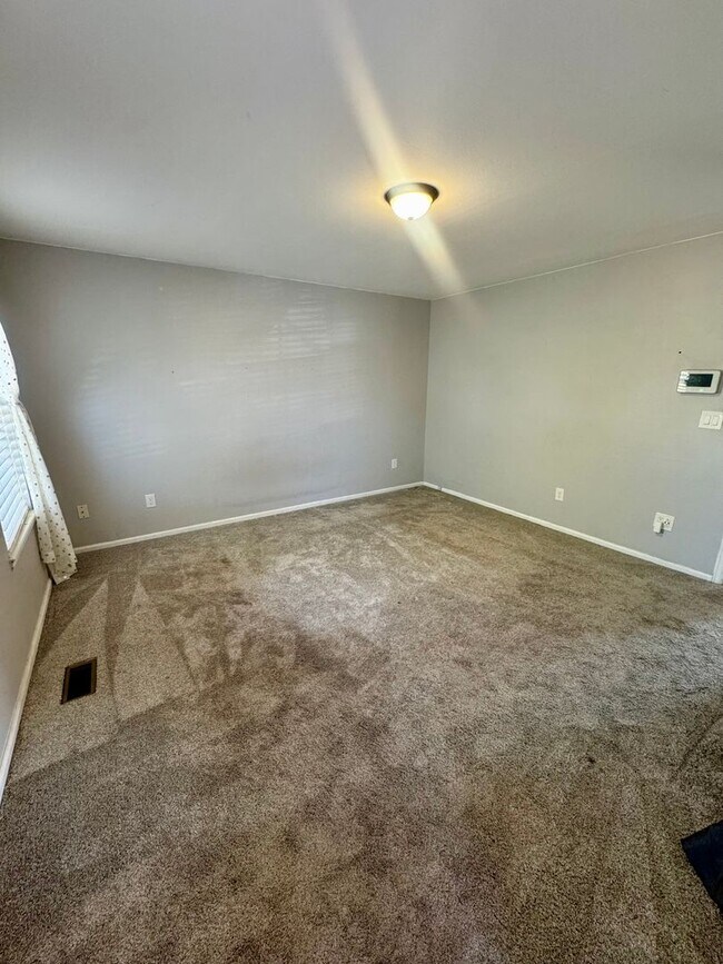 Building Photo - 4 Bedroom home in Stunning Rockrimmon