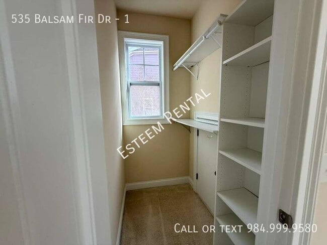 Building Photo - 535 Balsam Fir Dr