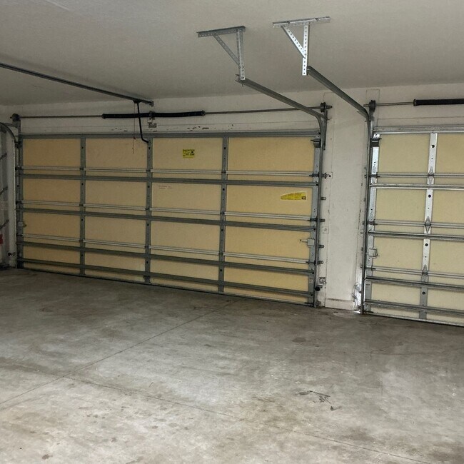 Building Photo - 3/2/2 RENTAL HOME AVAILABLE OFF DEL RIO AND PT ST LUCIE BLVD.