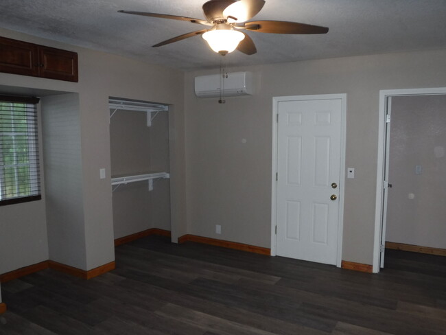 Master bedroom - 11117 Hadler Dr