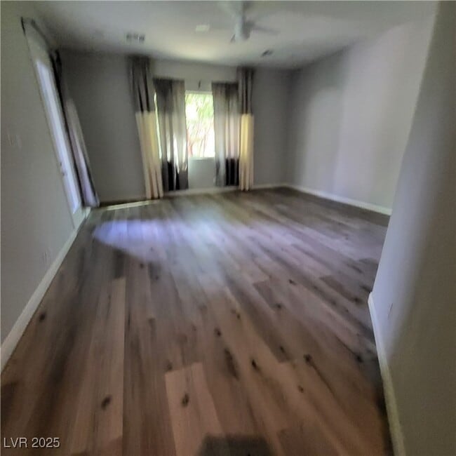 Building Photo - 365 Sapphire Rock Ave