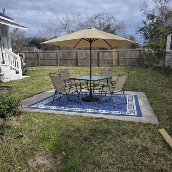 Building Photo - 711 Marine St