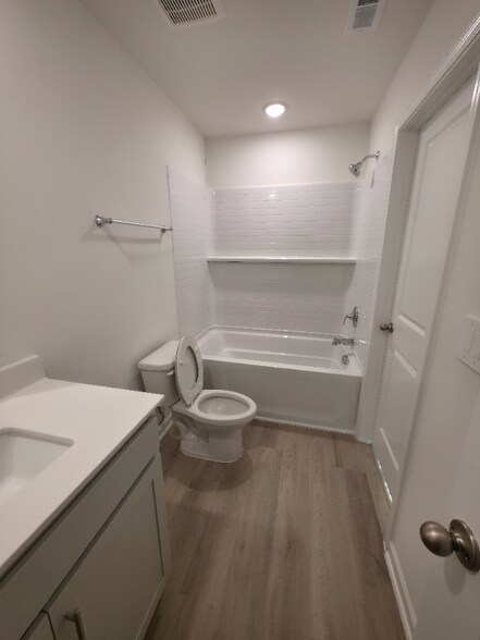 Building Photo - 1173 Abbott St