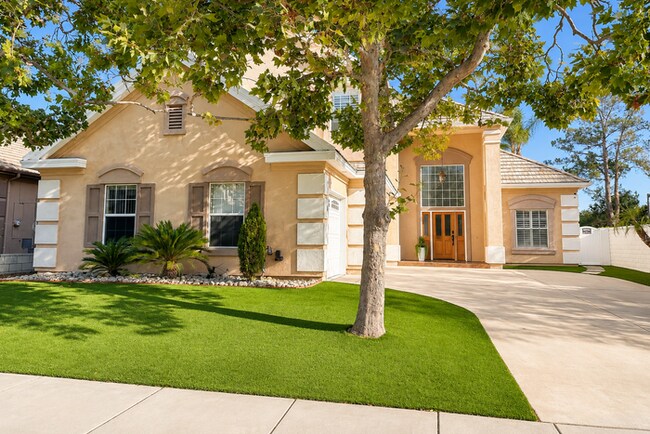 Building Photo - Furnished 4BR + Office | Putting Green Yard