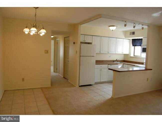 Building Photo - 1015 Valley Dr