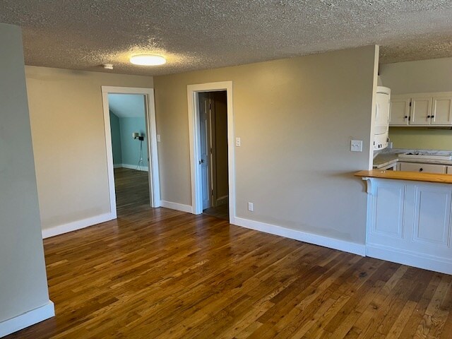 Building Photo - 30 E Elm St