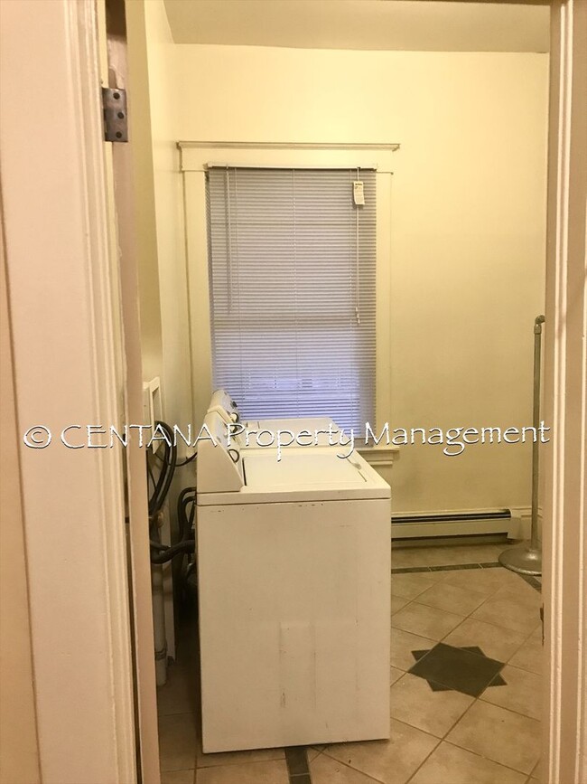 Building Photo - 728 W Granite St