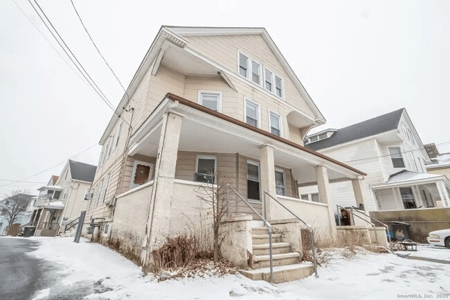 Building Photo - 62 Montauk Ave