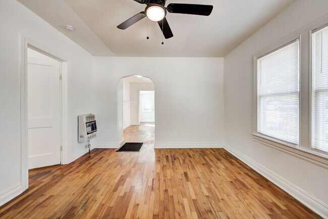 Building Photo - 1132 W Eufaula St