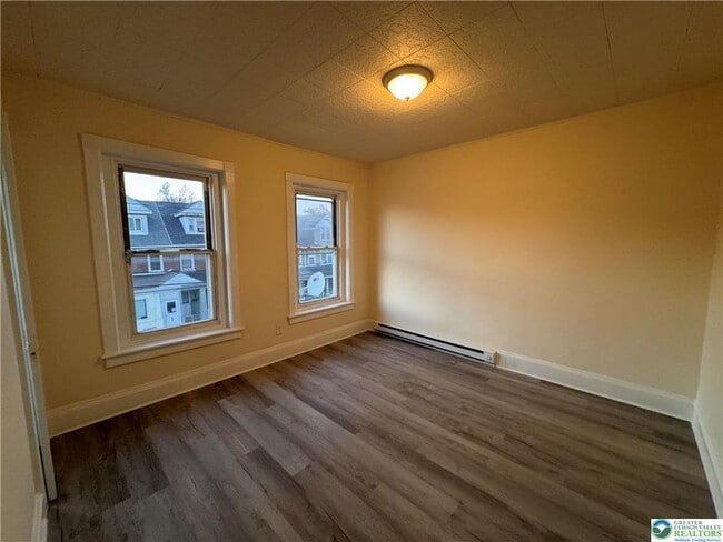 Building Photo - 926 Broadway