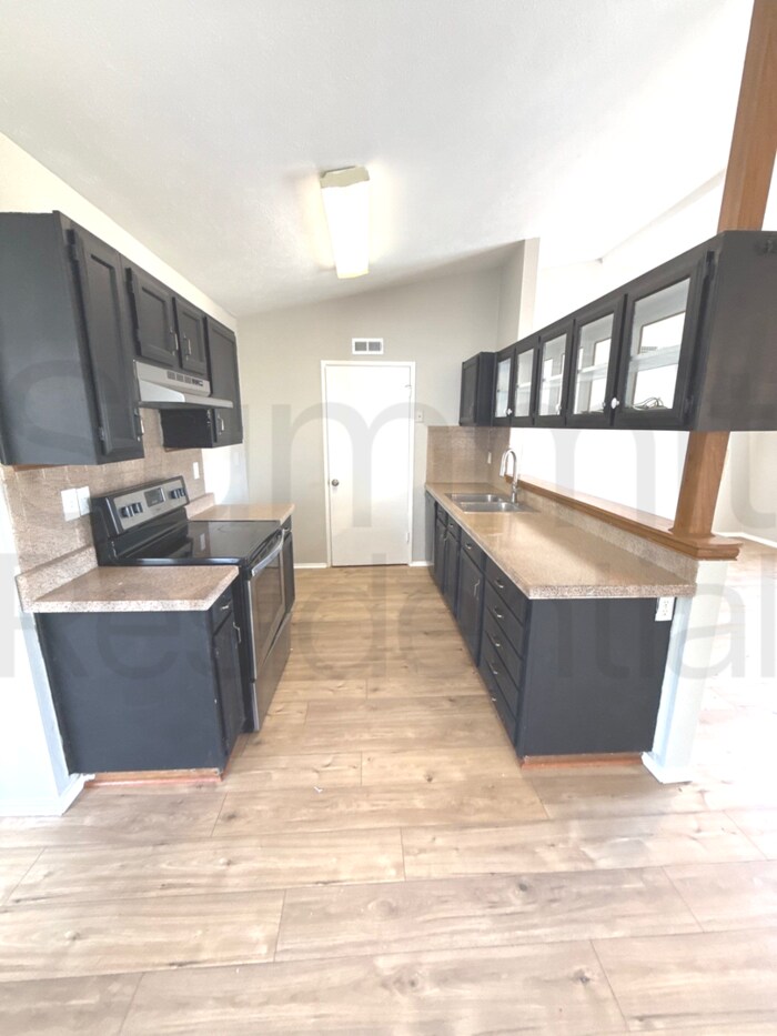 Building Photo - 6076 Dooley Dr