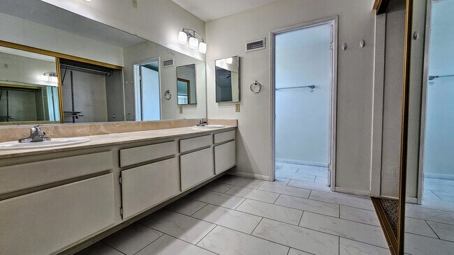 Building Photo - 2632 S Marigold Ave