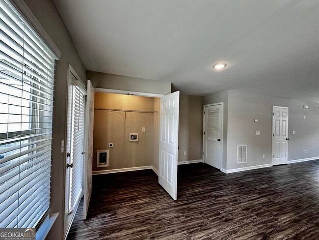 Building Photo - 312 Ashigan St