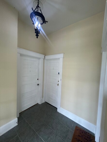 Building Photo - 405 W Pine St