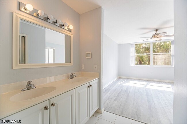 Building Photo - 290 Naples Cove Dr