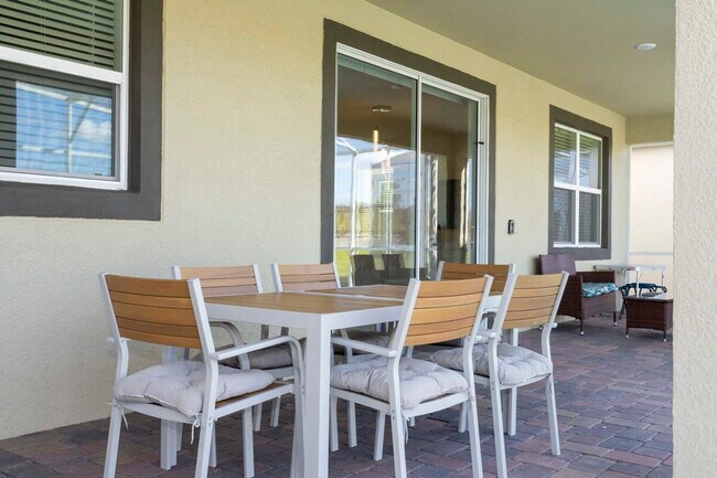 Building Photo - 9202 Sommerset Hills Dr