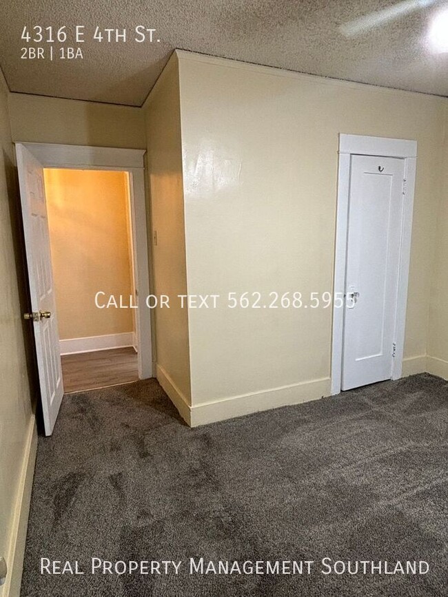 Building Photo - 2 Bedroom 1 Bath with Garage Space - Avail...