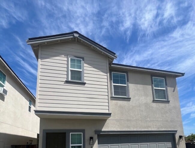 Building Photo - 2704 Bella Cir