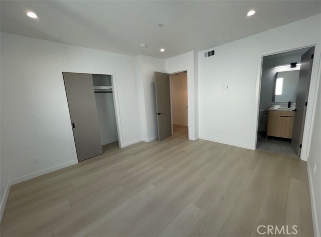 Building Photo - 611 W 41st Pl