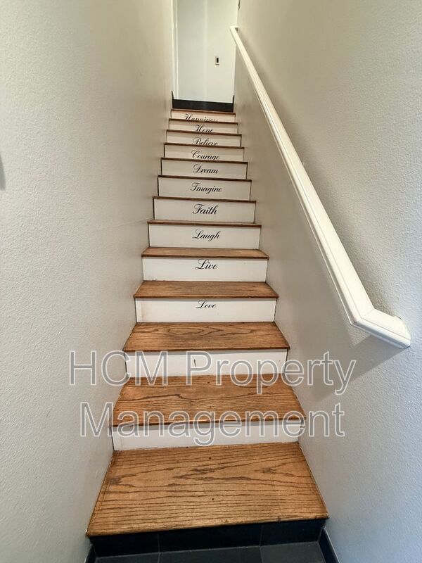 Building Photo - 25133 Via Azul