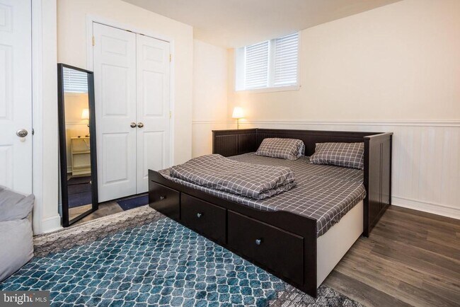 Building Photo - 600 S Linwood Ave