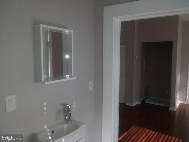 Building Photo - 2012 Mt Royal Terrace