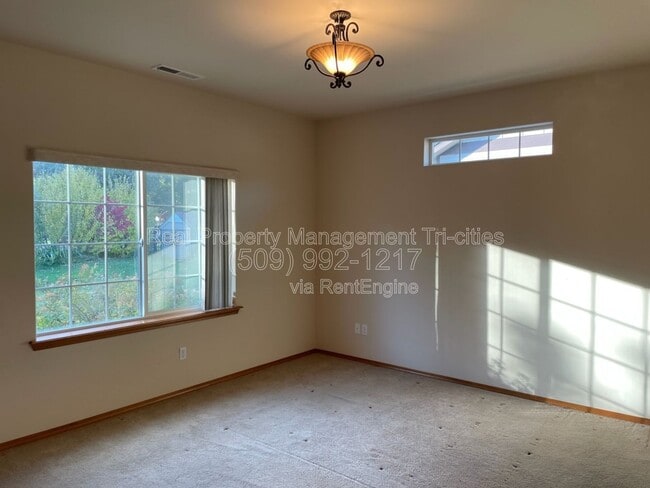 Building Photo - 19 Jasmine Ln