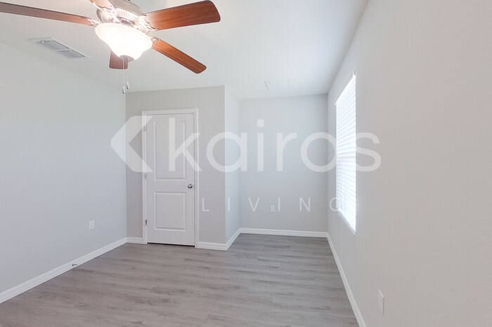 Building Photo - 8604 SW 44th Ct