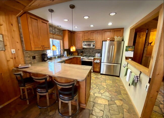 Building Photo - 12250 Snowpeak Way