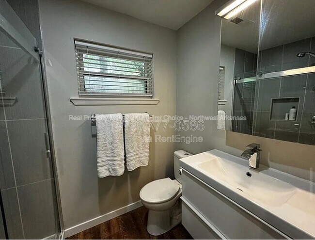 Building Photo - 1739 Creek Ct