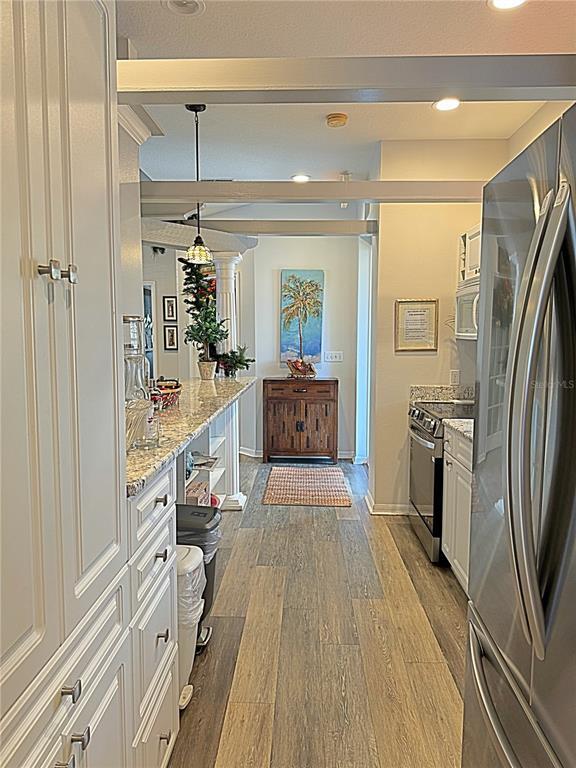 Building Photo - 1200 Country Club Dr