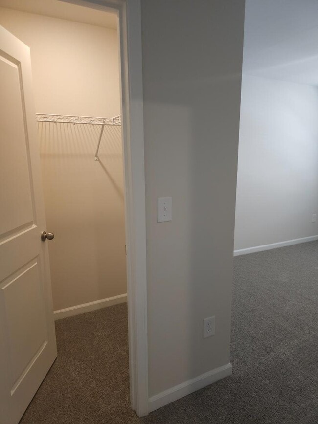 Building Photo - 102 Lowland Dr