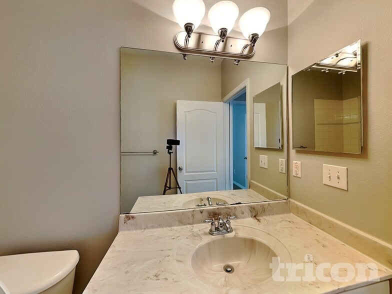 Building Photo - 12423 Ridgedale Dr