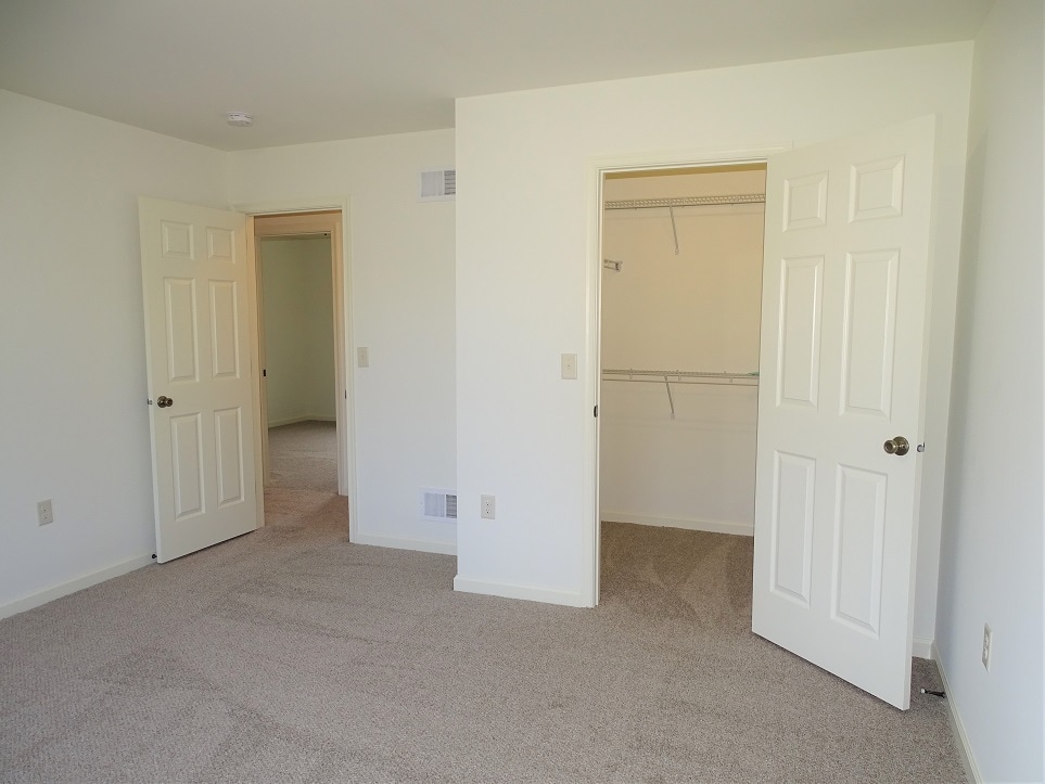 Building Photo - 322 Meadow View Dr