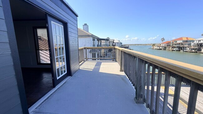 Building Photo - 13738 Tajamar St