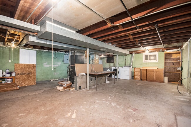 Building Photo - 810 Glenshire Rd