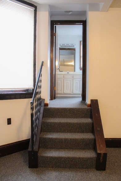 Building Photo - 838 Main St