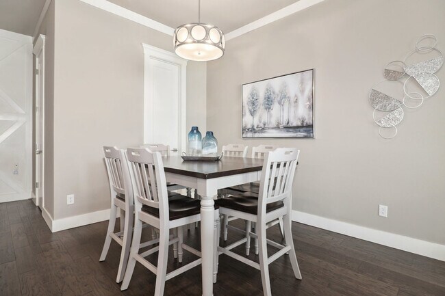 Building Photo - 402 SW 5th St